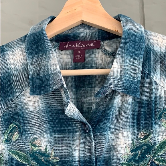 Gloria Vanderbilt embroider button up blouse - Picture 7 of 7